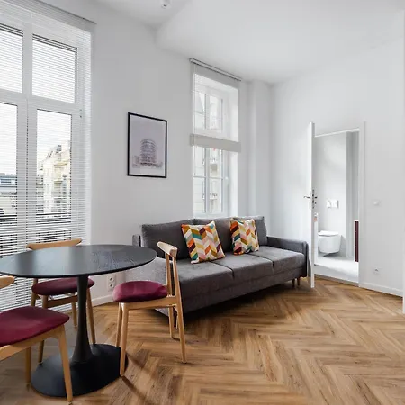 Lägenhet Przytulne I Komfortowe Studia Very Berry W Poznaniu By Renters *