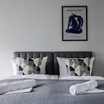 Przytulne I Komfortowe Studia Very Berry W Poznaniu By Renters * Познань