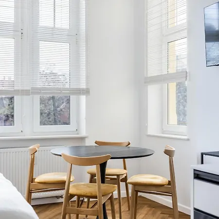 Przytulne I Komfortowe Studia Very Berry W Poznaniu By Renters Appartement *