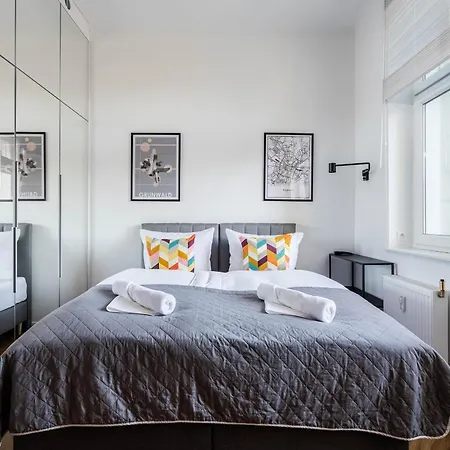 Przytulne I Komfortowe Studia Very Berry W Poznaniu By Renters * Poznań