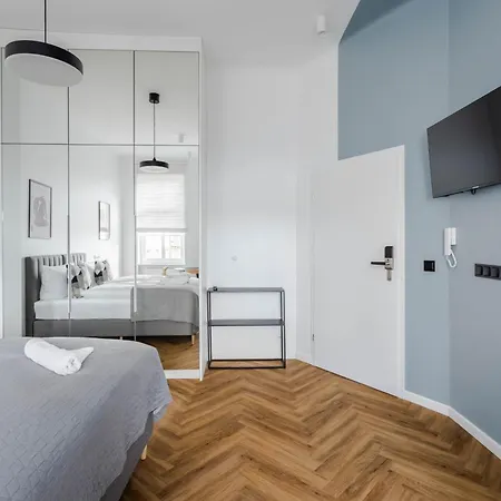 Przytulne I Komfortowe Studia Very Berry W Poznaniu By Renters Apartamento