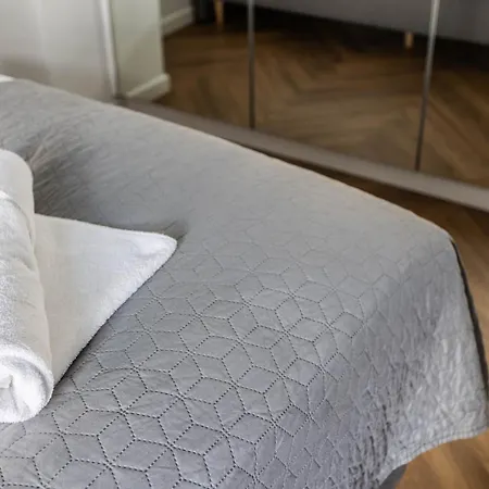 Przytulne I Komfortowe Studia Very Berry W Poznaniu By Renters Apartamento *