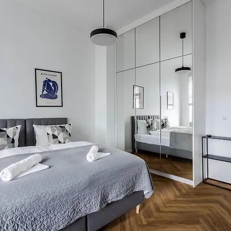 Przytulne I Komfortowe Studia Very Berry W Poznaniu By Renters * Poznań