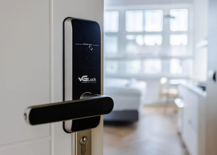 Przytulne I Komfortowe Studia Very Berry W Poznaniu By Renters * Πόζναν