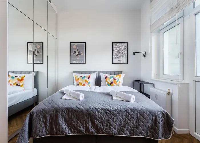 Przytulne I Komfortowe Studia Very Berry W Poznaniu By Renters * Πόζναν